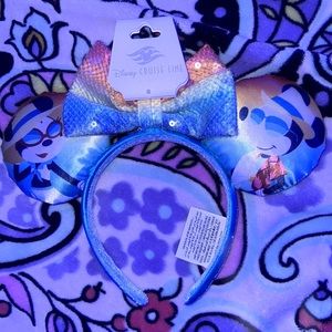 Disney Parks Sequined Bow Disney Cruise Line Ears brand new with tags.